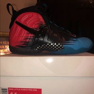 Nike Little Posite Pro Size: 6.5Y (Spider-Man)